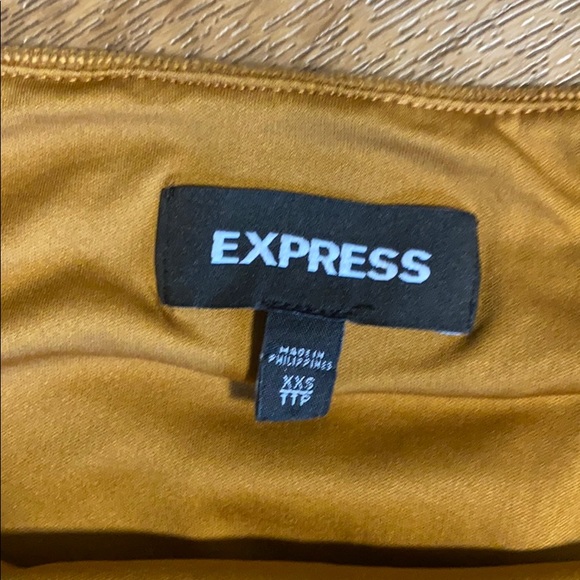 A - Line Mini Skirt 💛 - Picture 2 of 3